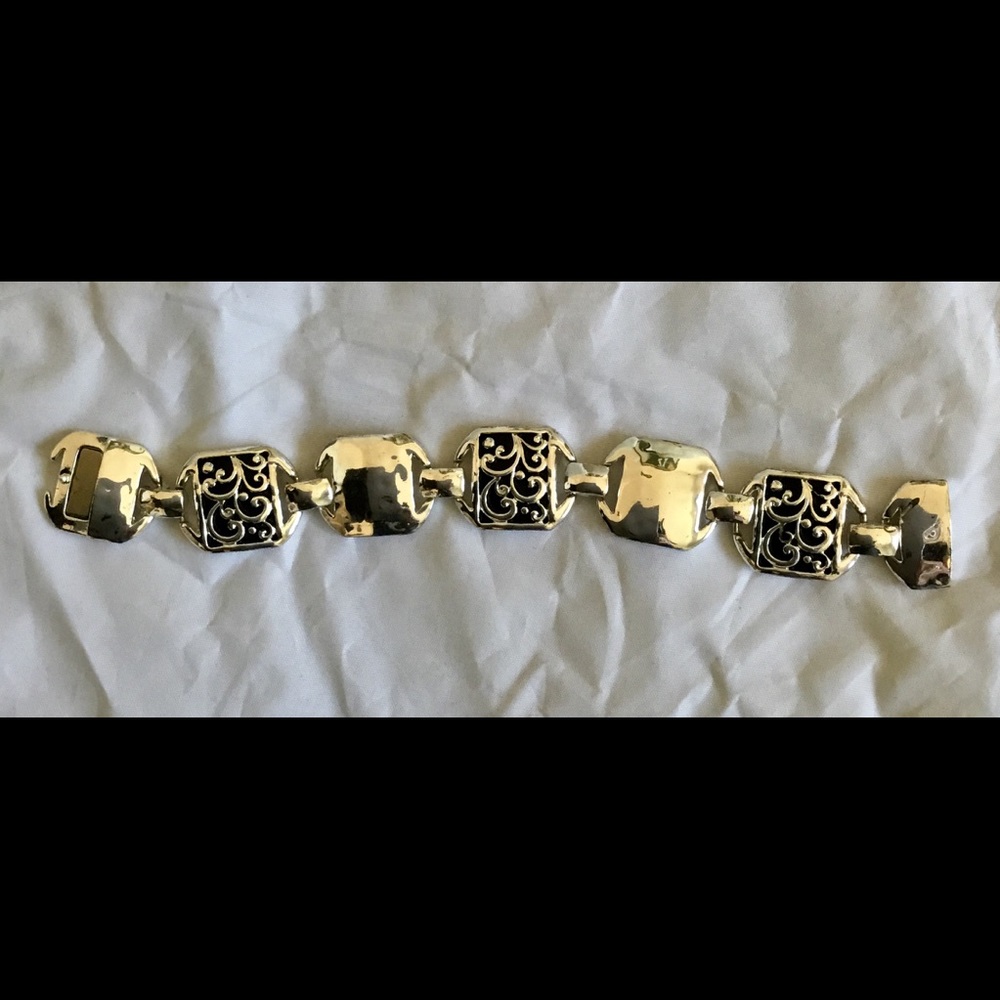 Silver plated bracelet with magnetic closure